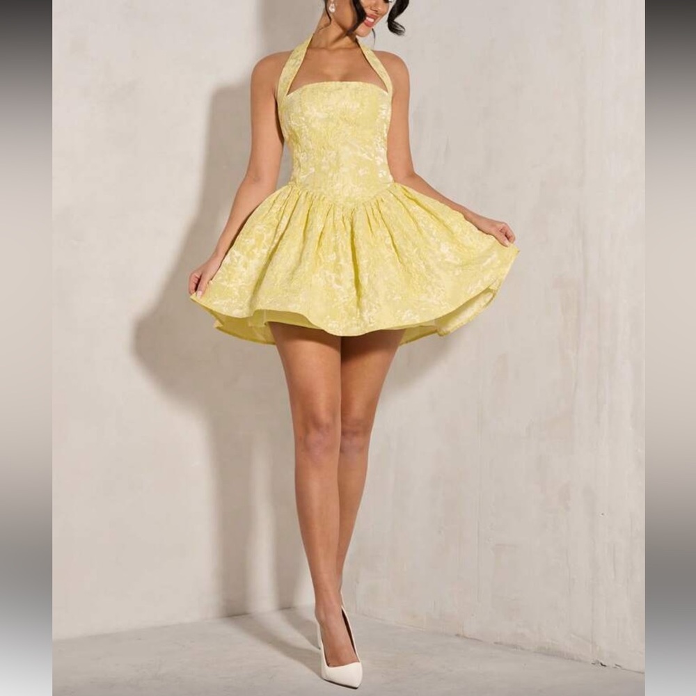 NEW - Elegant Yellow Jacquard Fabric Halter Backless Long Sleeve A-Line‎ Dress